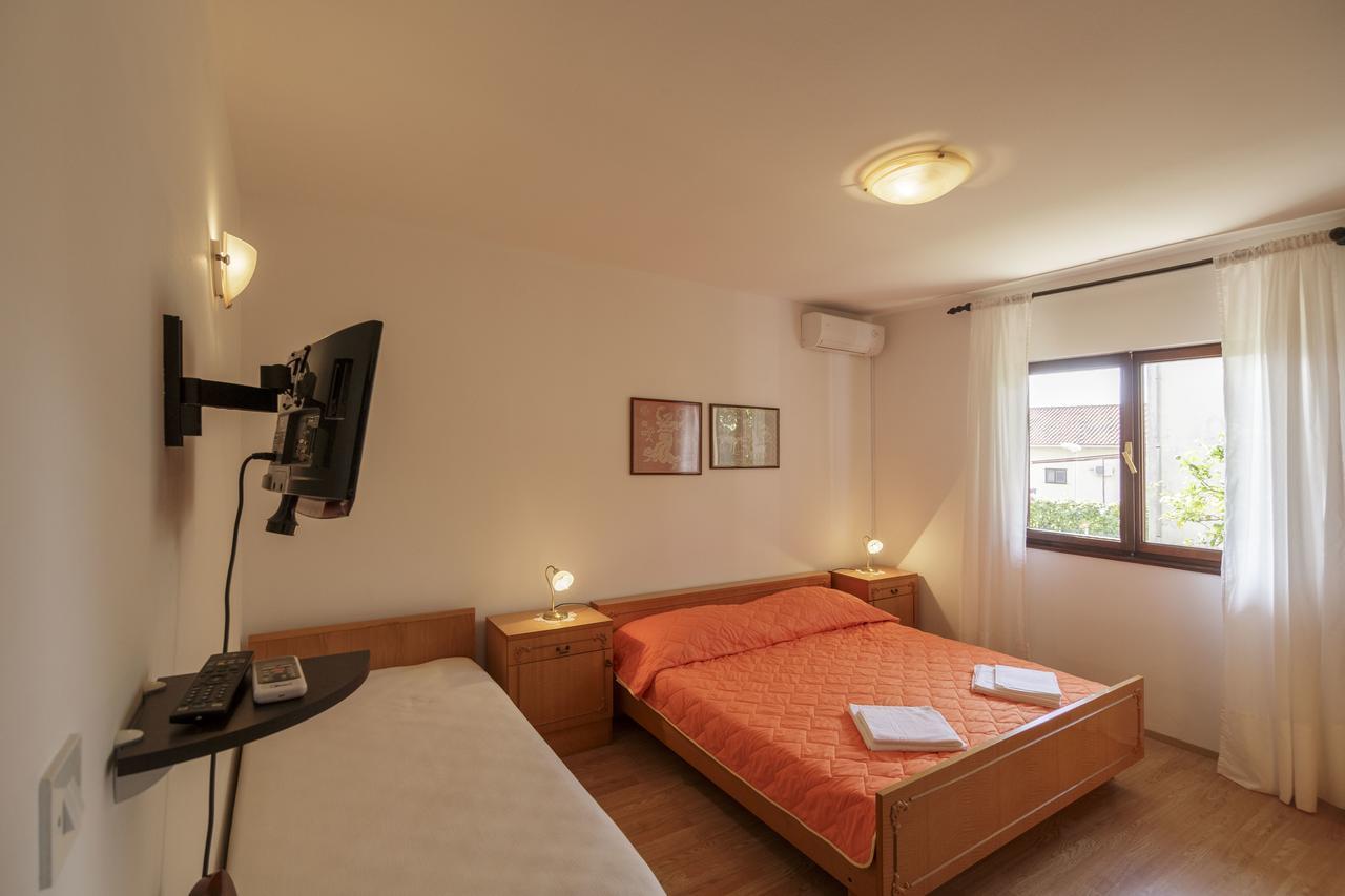 Apartmani Jordana Komiža Exterior foto