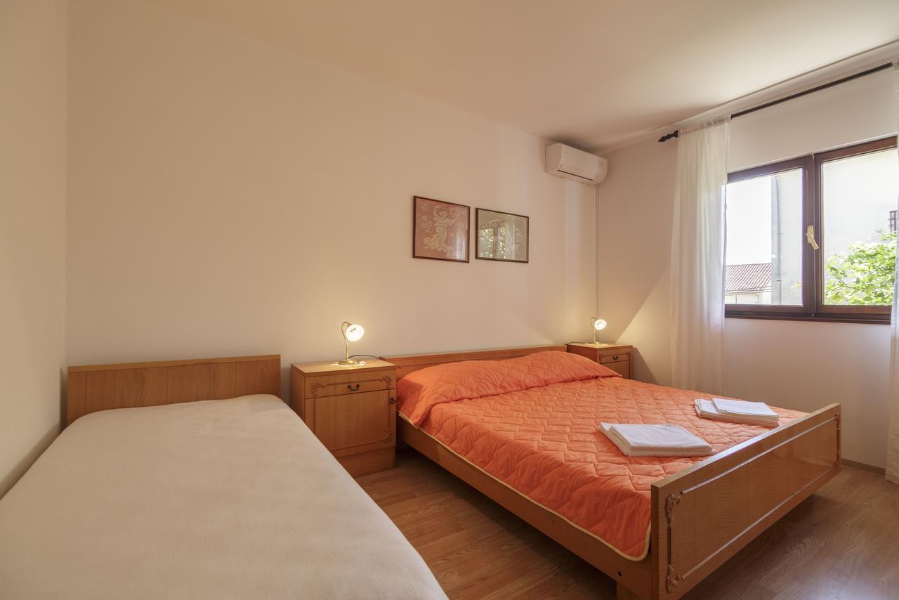 Apartmani Jordana Komiža Exterior foto