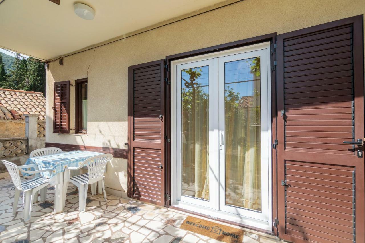 Apartmani Jordana Komiža Exterior foto