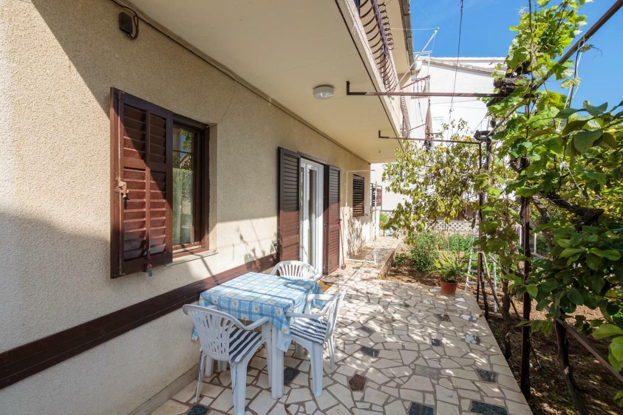Apartmani Jordana Komiža Exterior foto