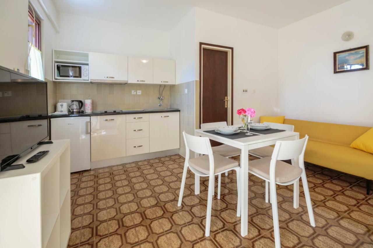 Apartmani Jordana Komiža Exterior foto