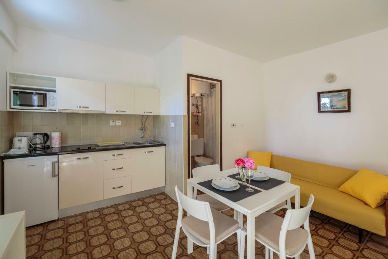 Apartmani Jordana Komiža Exterior foto