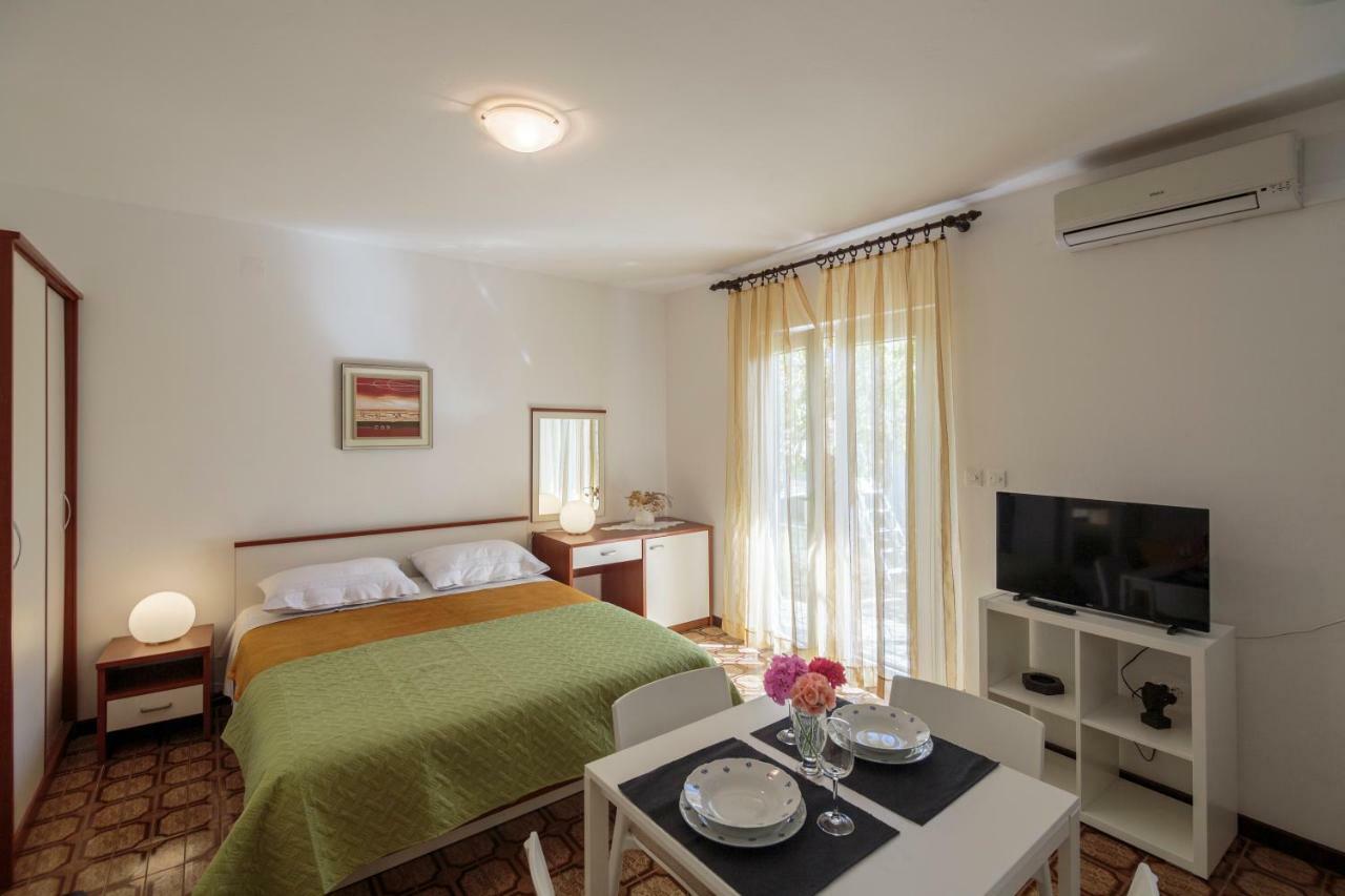 Apartmani Jordana Komiža Exterior foto